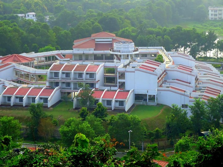 IIT Guwahati Researchers Develop Pharmaceutical And Food Products From Tea Factory Waste